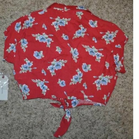 Womens Crop Top Adam Levine Red Floral Large Short Sleeve Button Up Camp Tie Hem - Picture 3 of 3